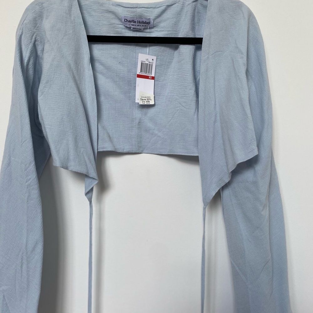 cropped blue tie shirt